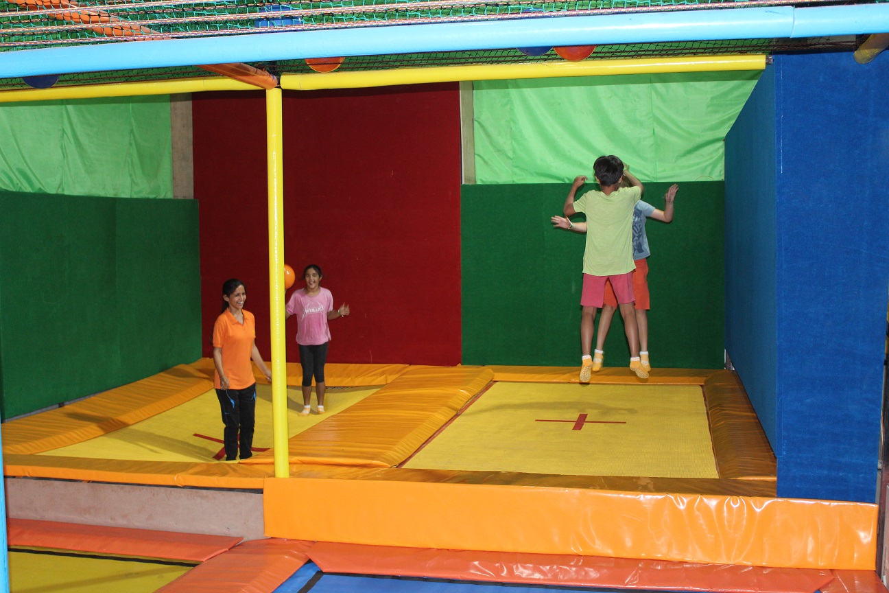 SkyJumper Dodgeball Game