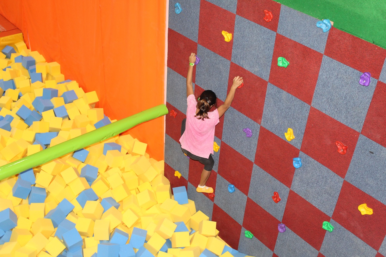 SkyJumper Dodgeball Game